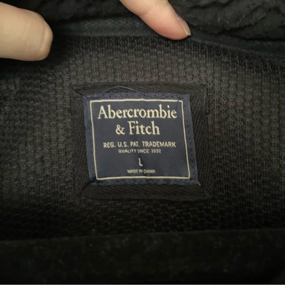 Abercrombie & Fitch Sherpa Quarter Zip Sweatshirt - Picture 2 of 3